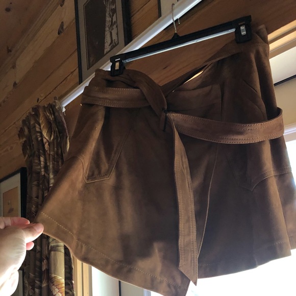 Excellent condition suede mini skirt - Picture 9 of 10